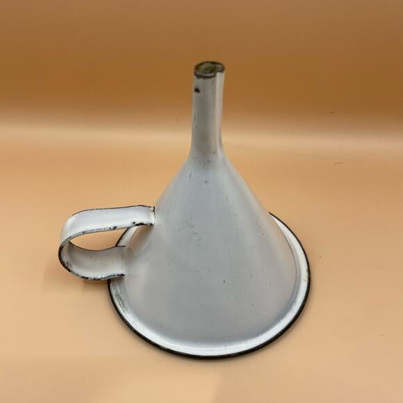 Vintage Enamel Funnel Black Trim Handle Metal Kitchen Collectable Decor Retro - Picture 5 of 10